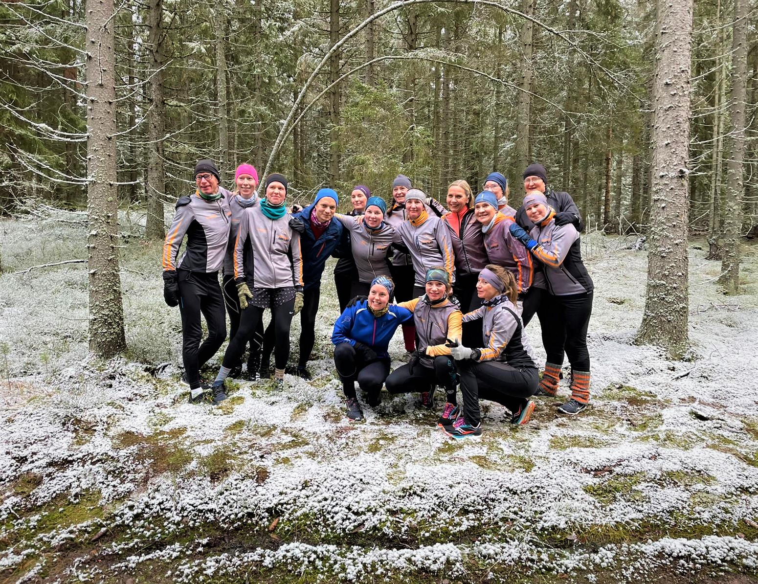 Helsingin juoksijat metsässä